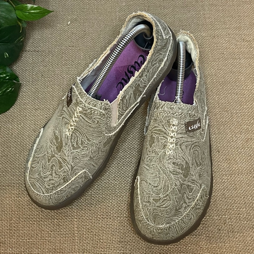 CUSHE SLIPPER II Sand Tropic Paisley Canvas Slip-on Shoes, Women’s Size 7
